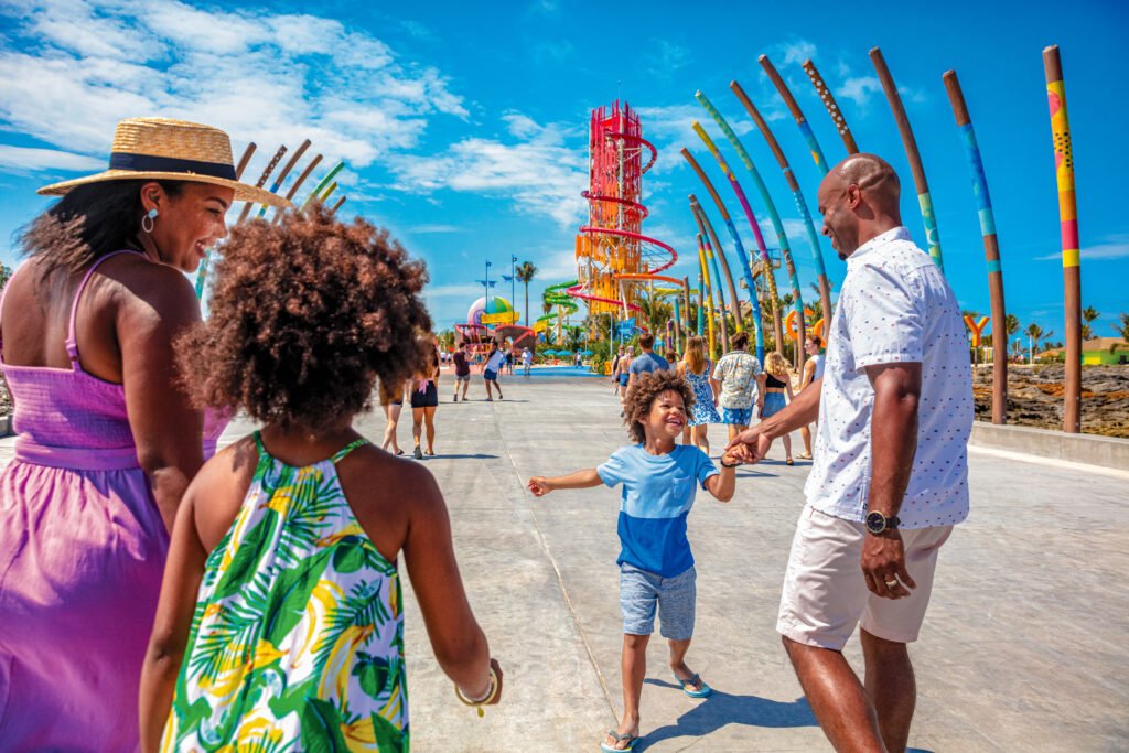 Perfect Day at CocoCay: guía completa para disfrutar la isla privada de Royal Caribbean rci pdc 052019 jd 19 pdi day4 c1 pier entrance far 012620 ibt ret