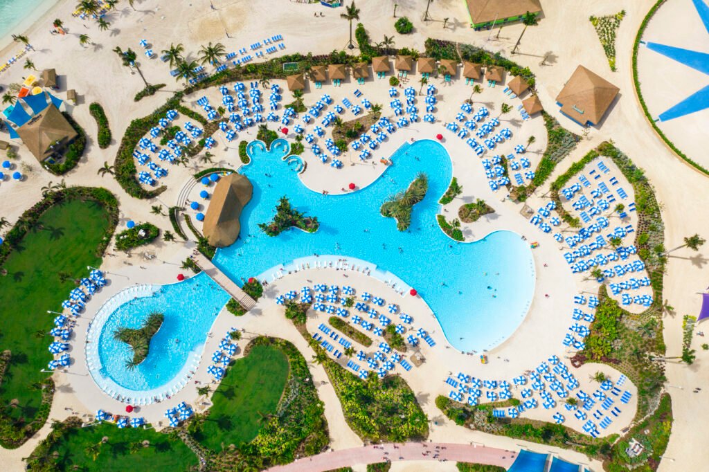 Perfect Day at CocoCay: guía completa para disfrutar la isla privada de Royal Caribbean rci pdc 052019 stephen oasislagoon aerial dji 0416 ret