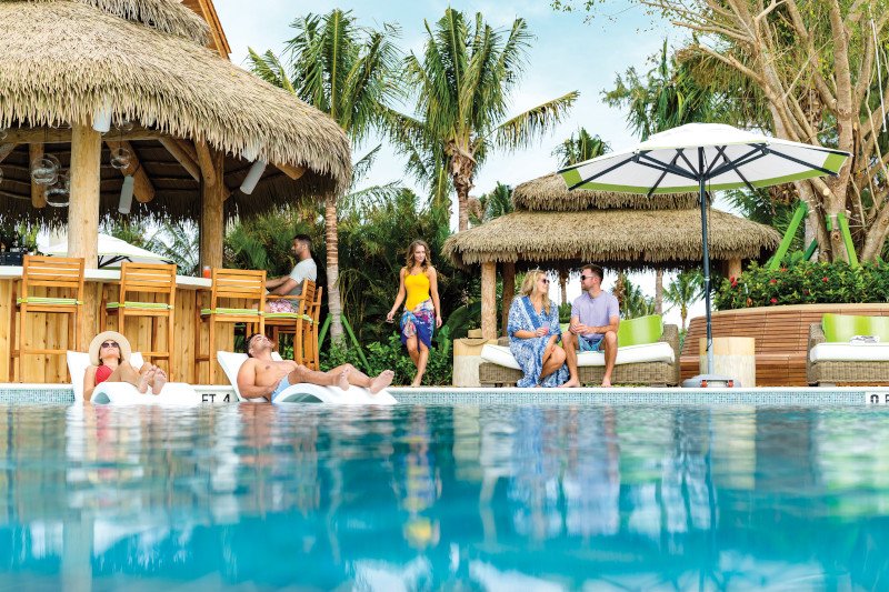 Perfect Day at CocoCay: guía completa para disfrutar la isla privada de Royal Caribbean rci pdc cbc 022020 cc nmorley infinitypool 001 96 ret cmyk